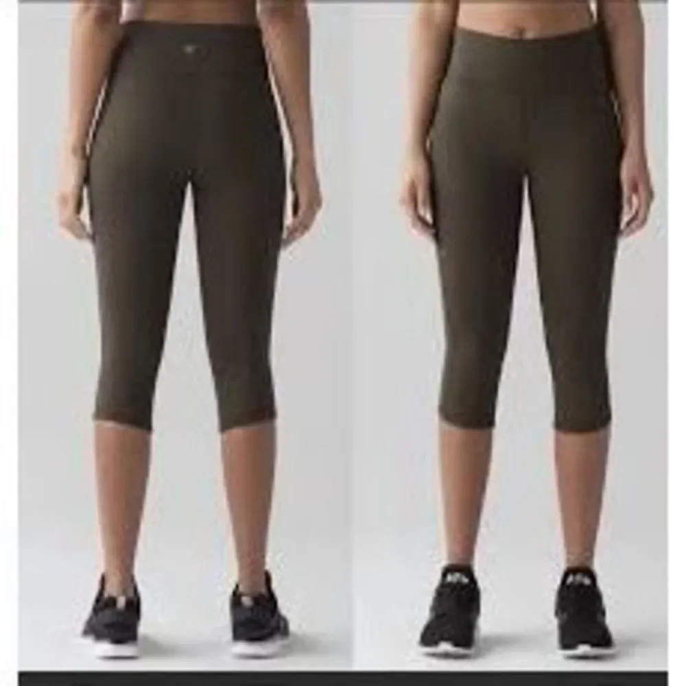 Lululemon Squad Goals Crop‎ 17